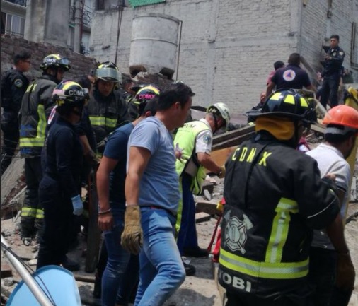 explosion en iztacalco deja cuatro personas bajo escombros