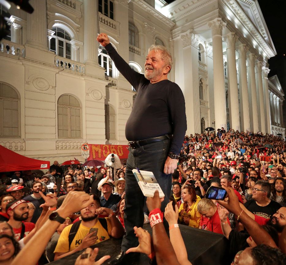 Lula no se entregará a autoridades, dice fuente vinculada al PT
