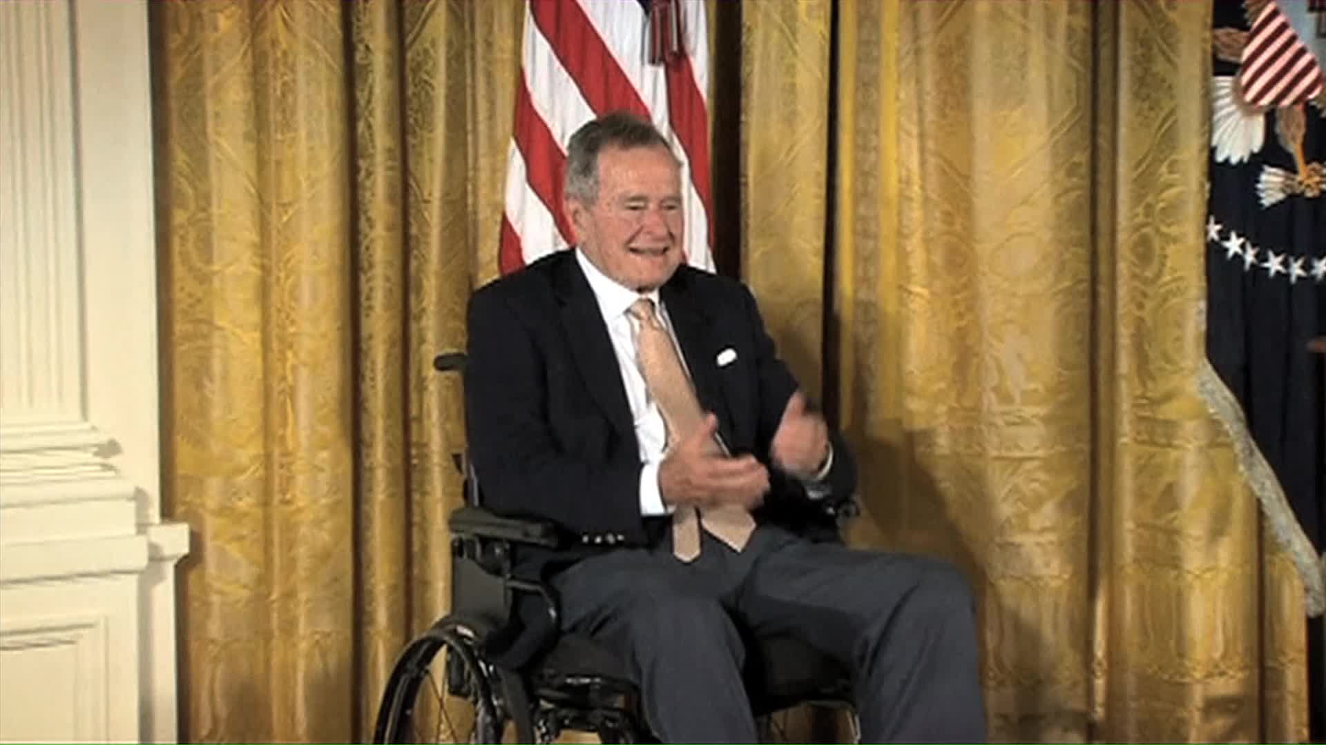 Expresidente george h. W. Bush recupera infección sanguínea