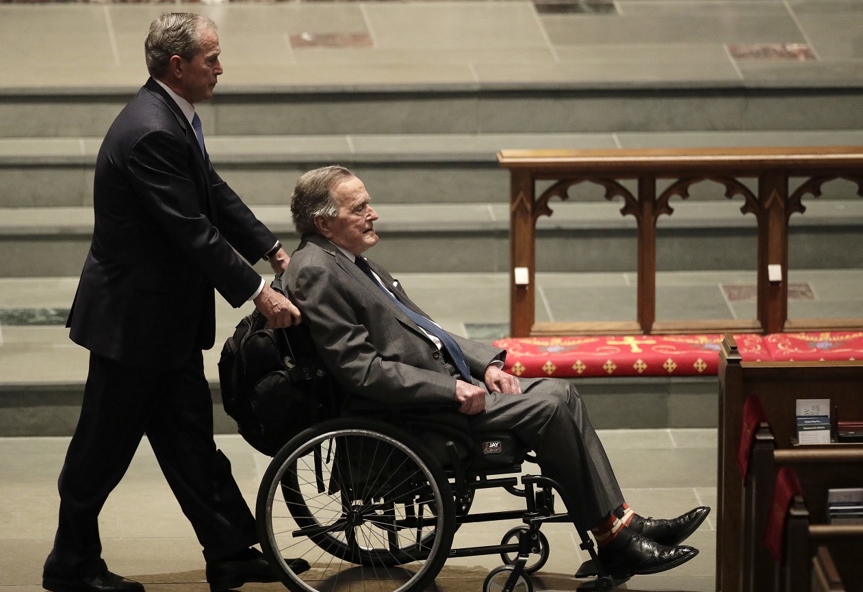 Expresidente George H W Bush es internado hospital Houston