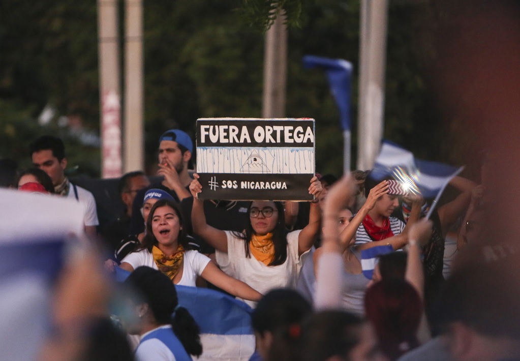 Fuera Daniel Ortega gritan masiva marcha Nicaragua