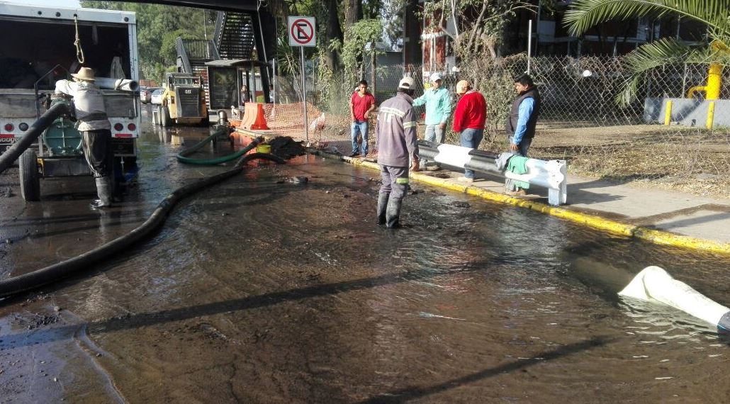 Fuga de agua potable provoca cierre en Canal de Miramontes