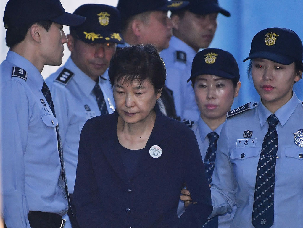 Condenan a 24 años de prisión a Park Geun-hye por corrupción