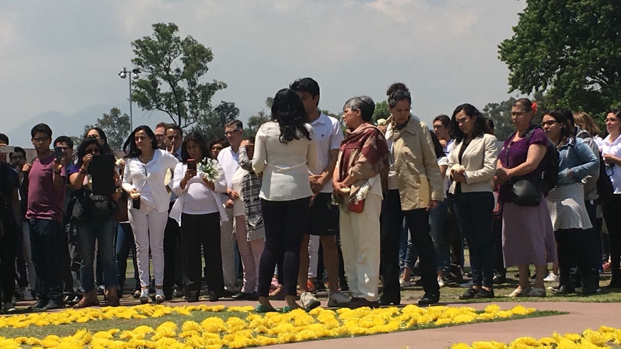 Rinden homenaje a catedrática de la UNAM e hija, asesinadas en CDMX