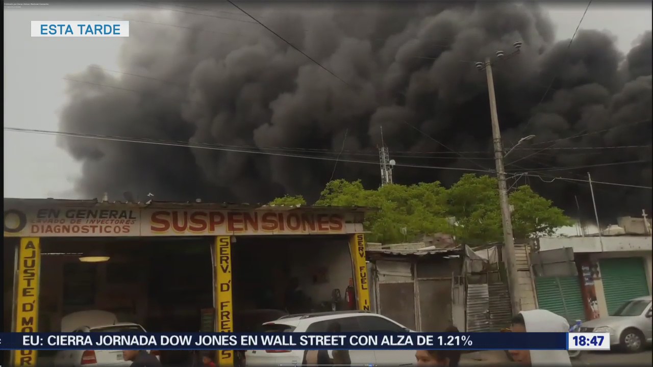 Incendio en fábrica de espuma sintética en Ocoyoacac Edomex