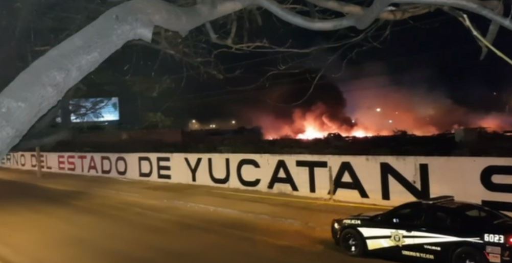 Autoridades investigan causas que provocaron incendio en corralón de Mérida