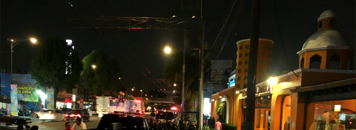 Dos sujetos disparan a un hombre en restaurante en Venustiano Carranza