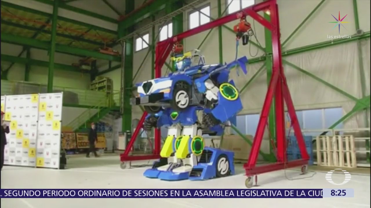 Japoneses presentan robot que se transforma en coche