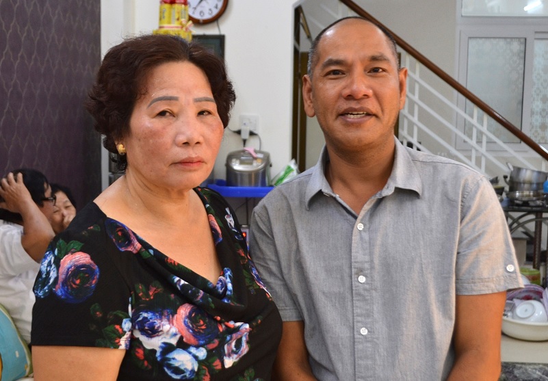Reencuentra a su madre 40 años después de guerra de Vietnam