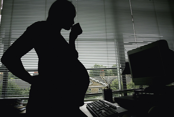 Aumentan casos de mujeres deciden ser madres después de los 40 años