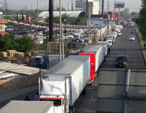 Tránsito pesado en la autopista México-Querétaro por manifestación de transportistas hacia CDMX