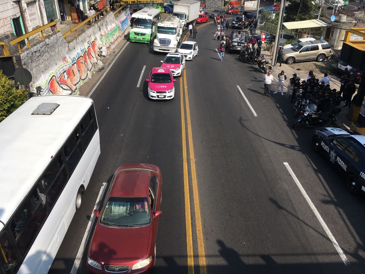 manifestantes bloquean la carretera mexico cuernavaca en san andres totoltepec
