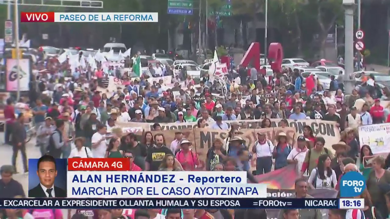 Manifestantes en Reforma demandan esclarecimiento del caso Ayotzinapa