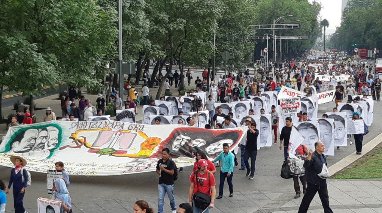 Recuerdan a cineastas de Jalisco en marcha por estudiantes de Ayotzinapa 