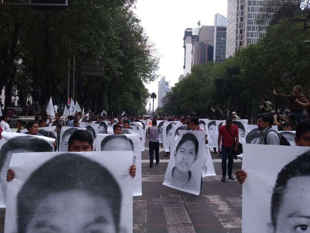 Recuerdan a cineastas de Jalisco en marcha por estudiantes de Ayotzinapa