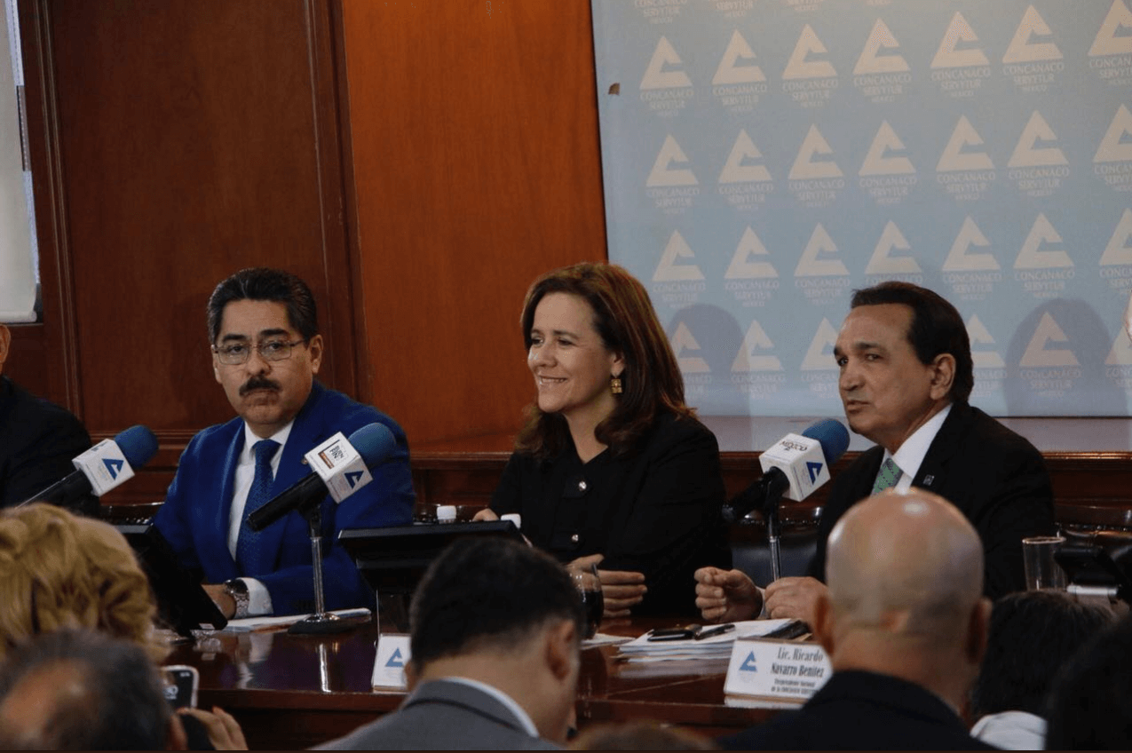 Margarita Zavala recibe propuestas de Cámaras de Comercio