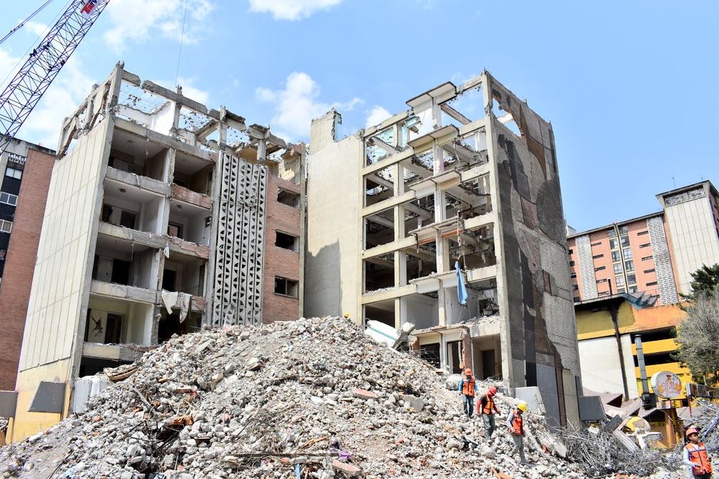 Concluye demolición de edificio conocido como Osa Mayor en CDMX