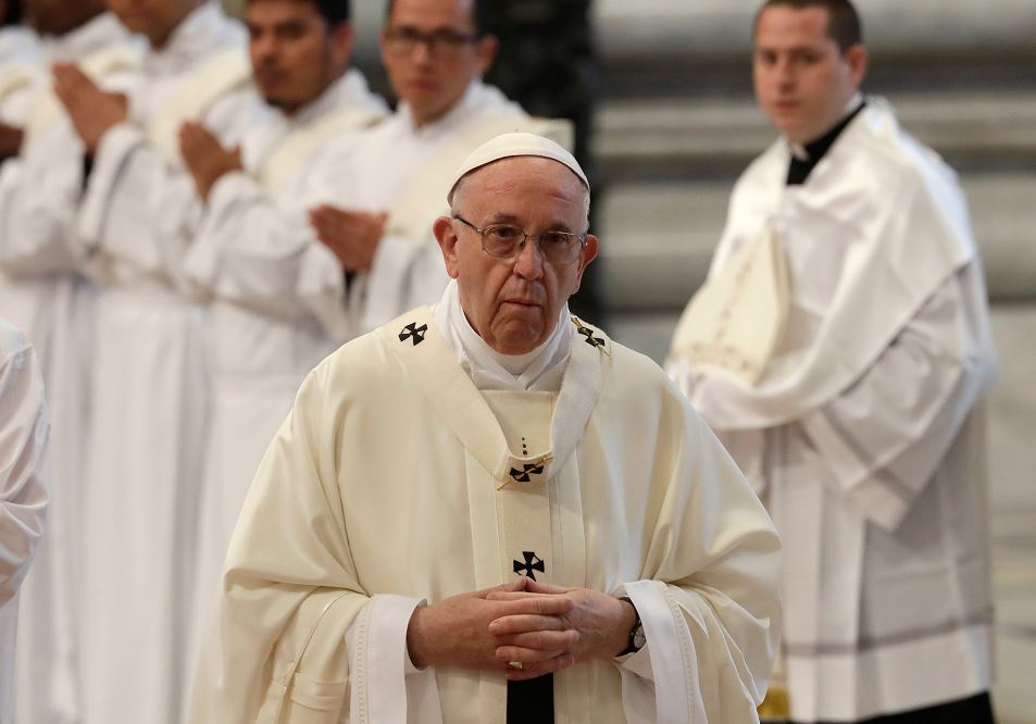 Papa Francisco se siente "profundamente afectado" por la muerte del bebé británico