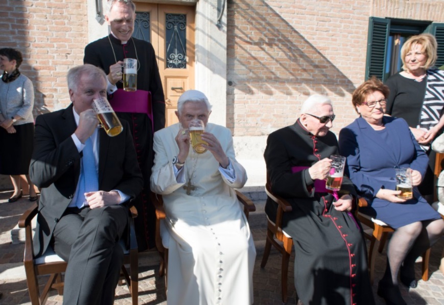 Benedicto XVI celebra 91 años en compañía de su hermano Georg