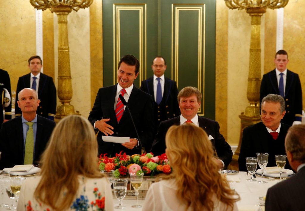 Peña Nieto almuerza con el rey Guillermo Alejandro