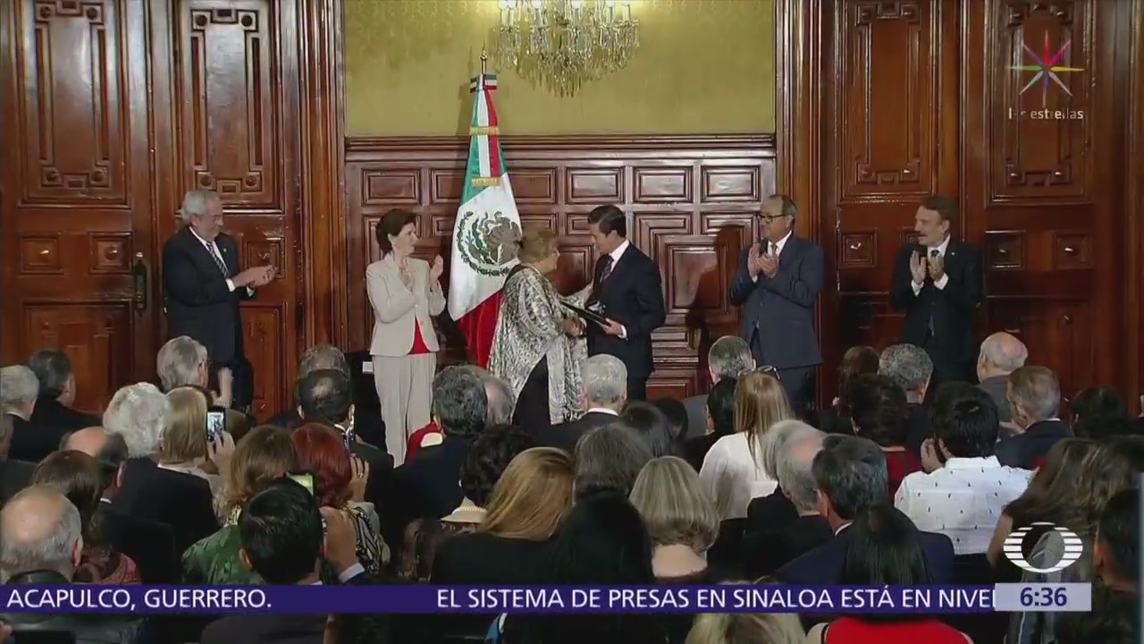 Peña Nieto entregó los premios nacionales de Ciencias, Artes y Literatura 2017