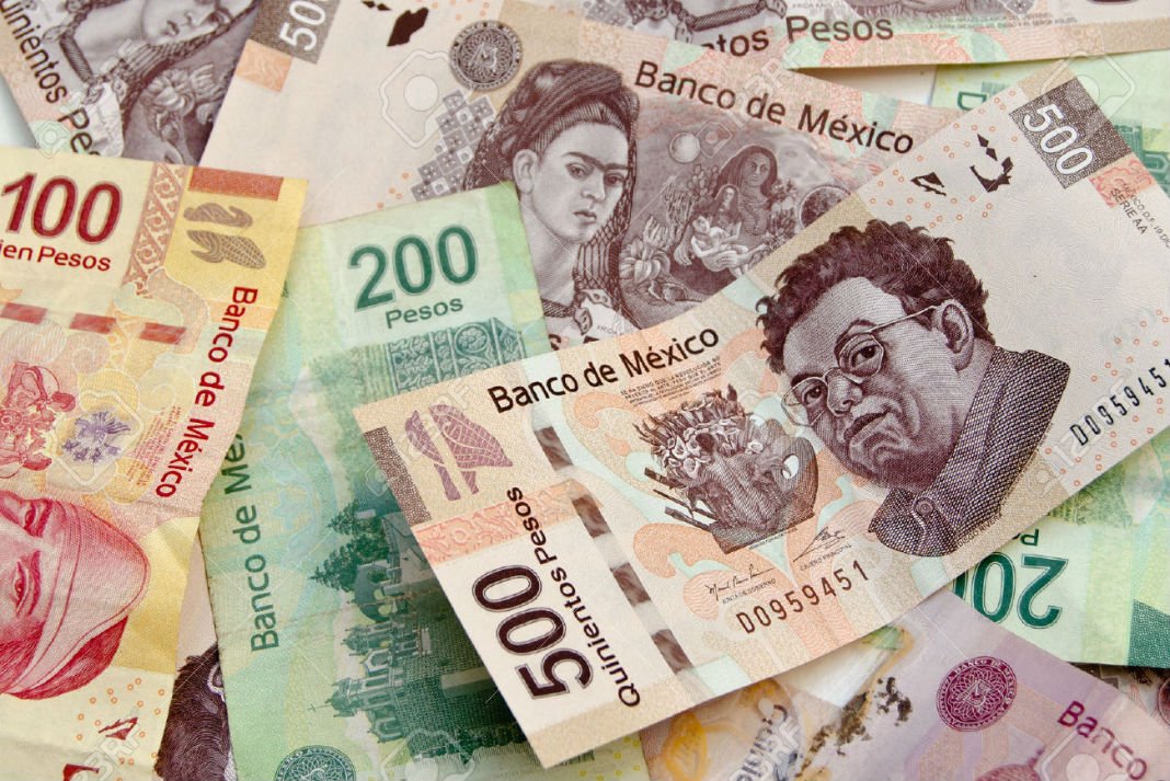 Peso mexicano extiende ganancias por optimismo
