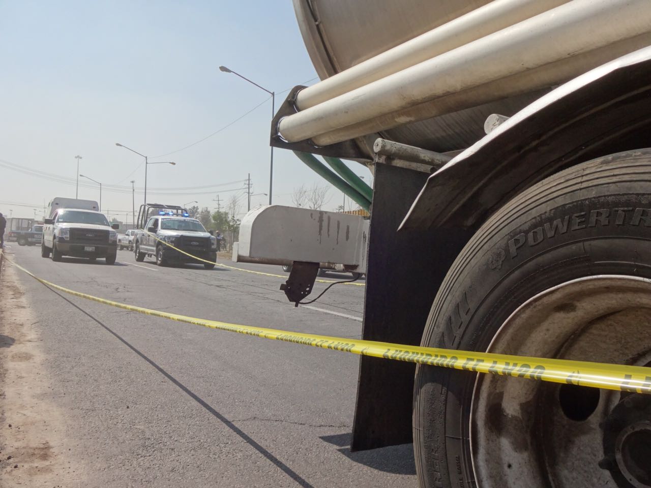 Una pipa atropella a un ciclista en avenida Central y Periférico, municipio Ecatepec