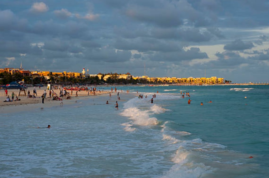 Playas de Cancún y Riviera Maya continúan llenas durante semana de Pascua