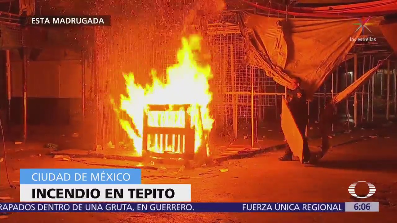 Policías evitan incendio de lonas en Tepito, CDMX