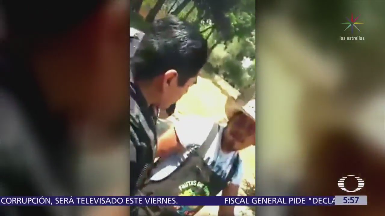 Policías golpean a vendedor de mangos en Naucalpan