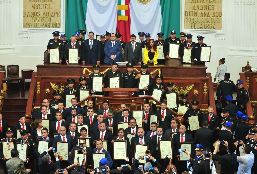 Asamblea Legislativa entrega medallas al Mérito Ciudadano, en Artes y Policial