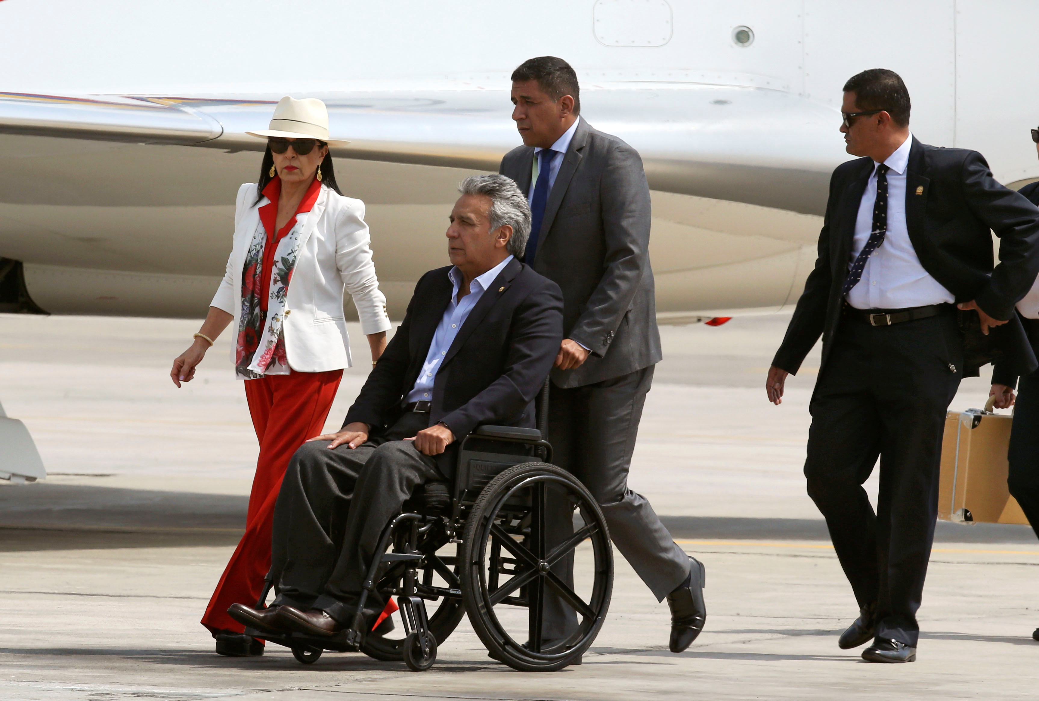 Presidente Ecuador abandona Cumbre Perú crisis periodistas