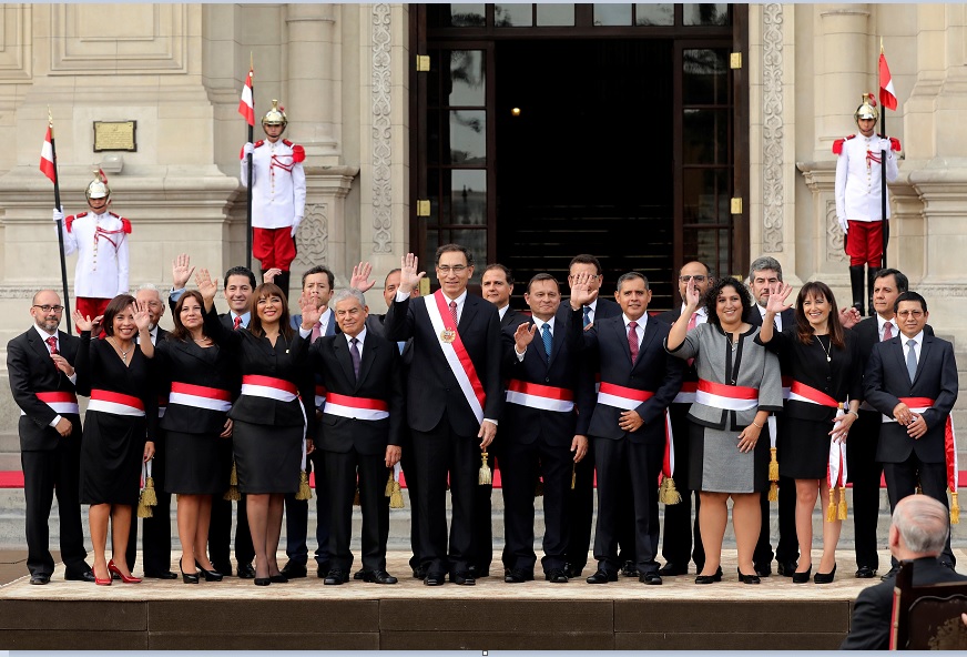 Presidente Perú toma juramento nuevo gabinete