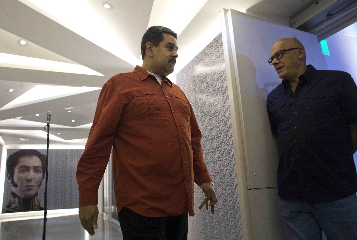 Parlamento aprueba el inicio de un juicio por corrupción contra Maduro