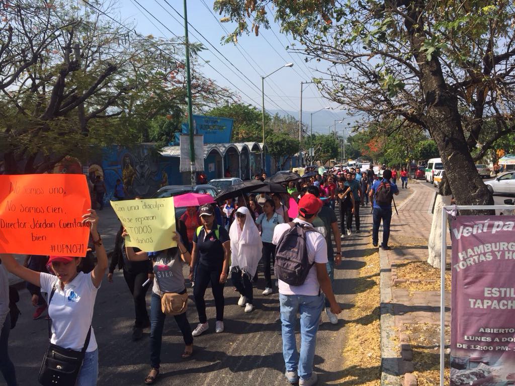 Estudiantes chiapanecos marchan para exigir seguridad tras irrupción de la CNTE
