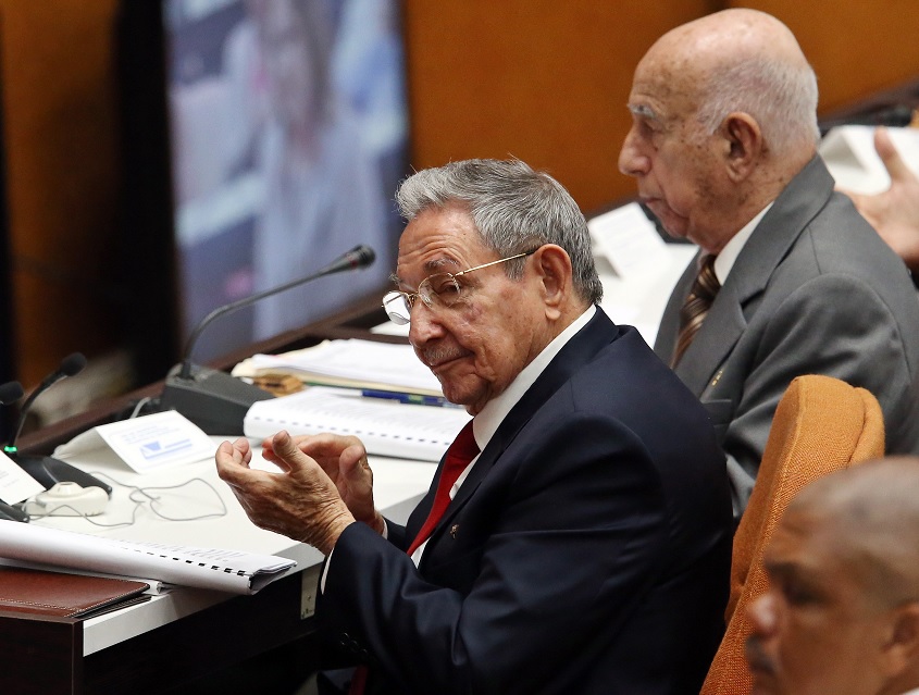 Raúl Castro asiste a sesión donde producirá relevo en Presidencia de Cuba