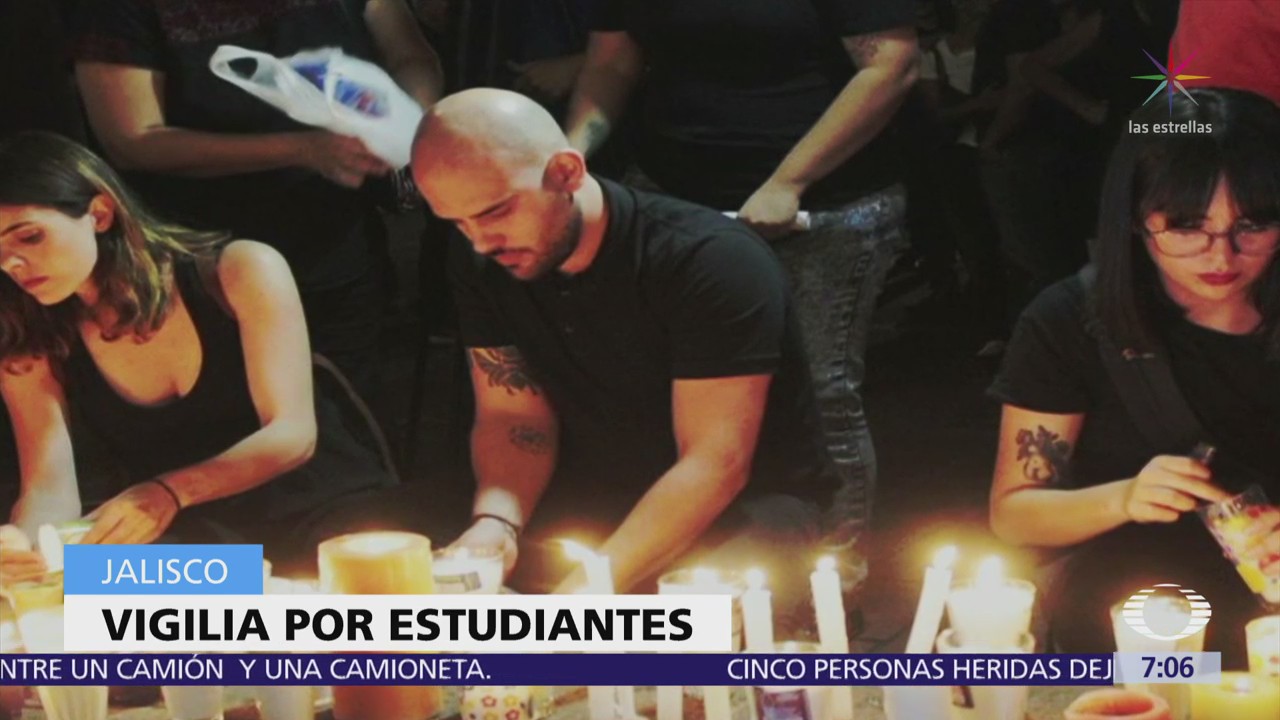 Realizan vigilia por estudiantes de cine asesinados en Jalisco