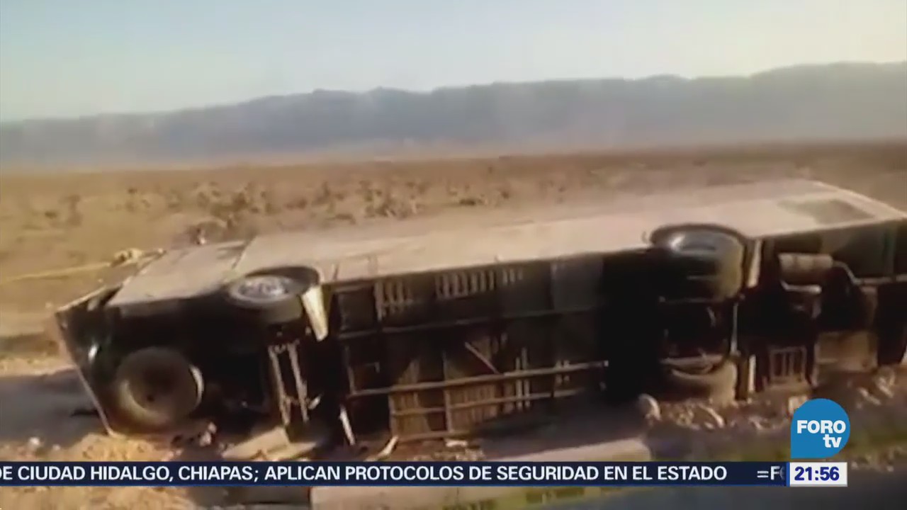 Siete muertos, por volcadura de camión en Coahuila