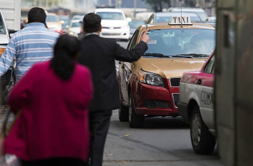 Procuraduría CDMX indaga nueva forma de robo a usuarios de taxis y Uber
