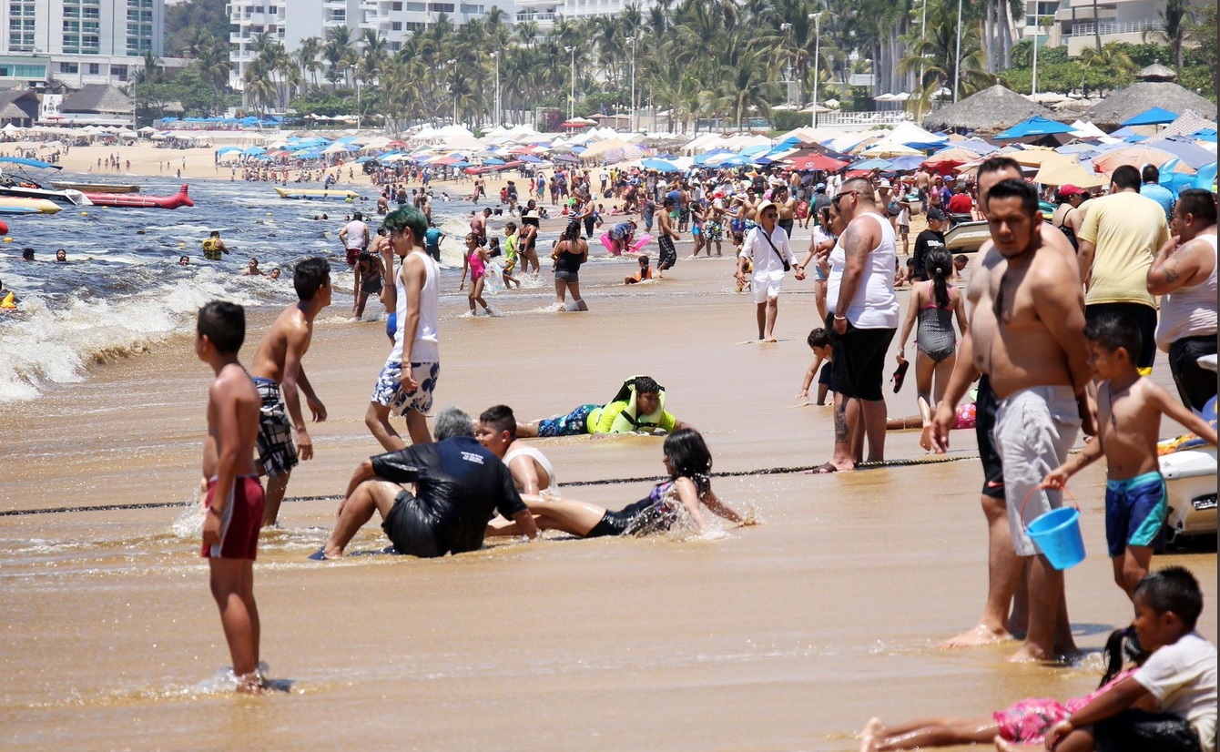 Emiten alerta preventiva por oleaje elevado en Acapulco