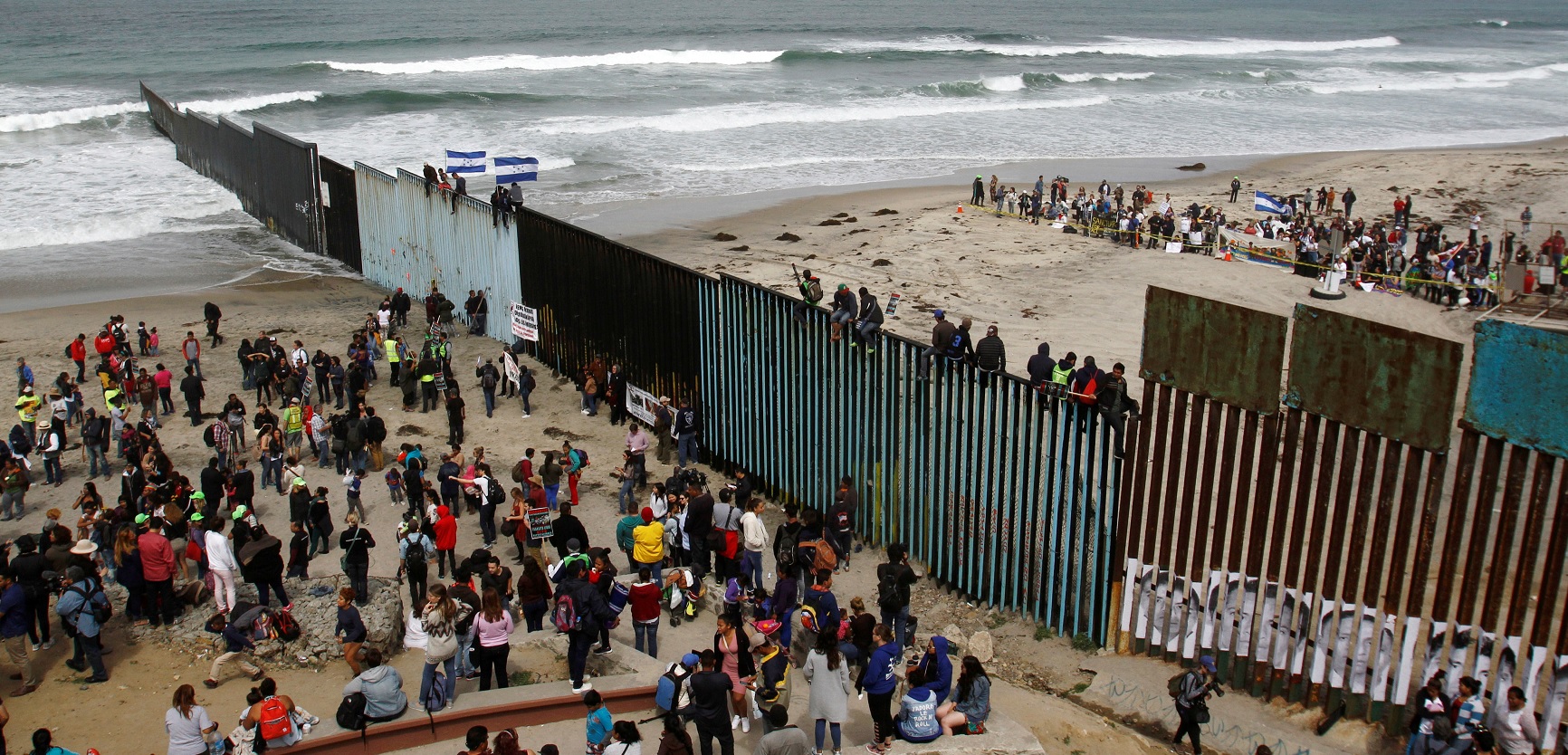 Miembros de la caravana migrante le aseguran Trump que no son criminales