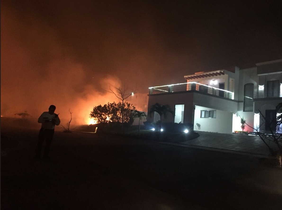 vecinos aledaños a la riviera veracruzana exigen servicios contra incendios