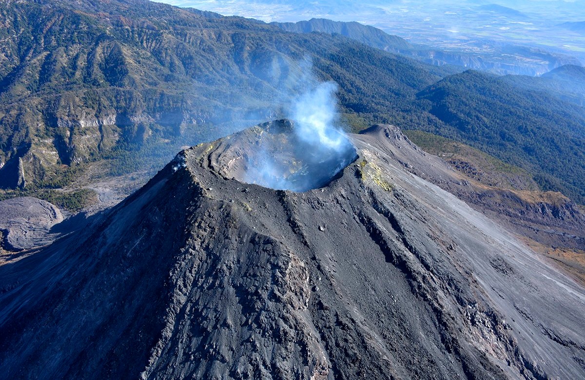 Realizan coloquio internacional del Volcán de Colima