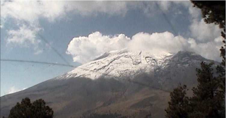 Sistema de monitoreo registra 63 exhalaciones del volcán Popocatépetl