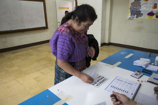 Guatemaltecos votan para decidir solución en conflicto limítrofe con Belice