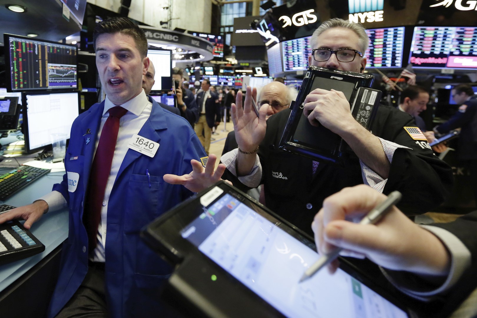 Wall Street abre con pérdidas y bajas