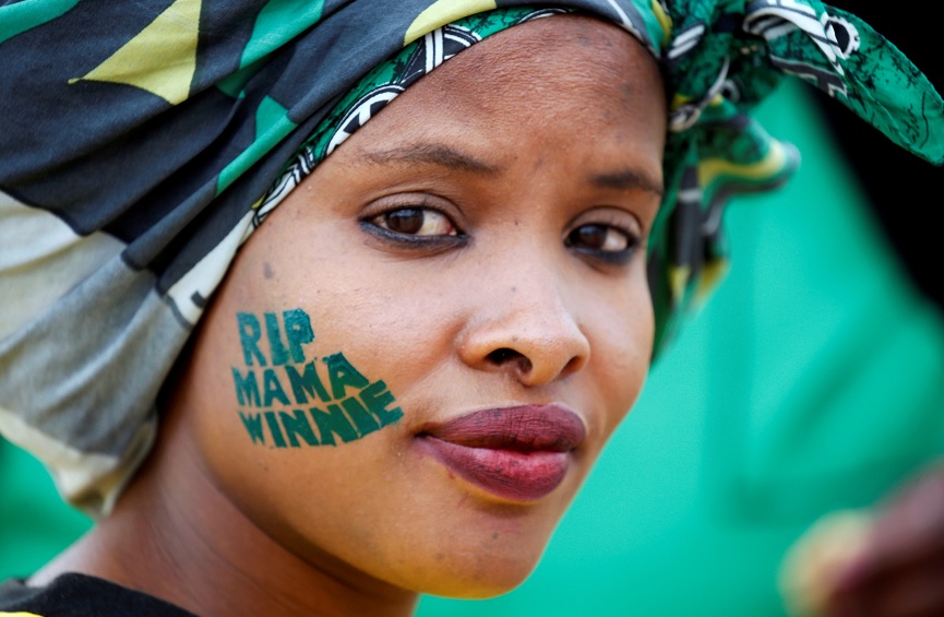 Familiares de Winnie Mandela piden no olvidar su sacrificio por la libertad
