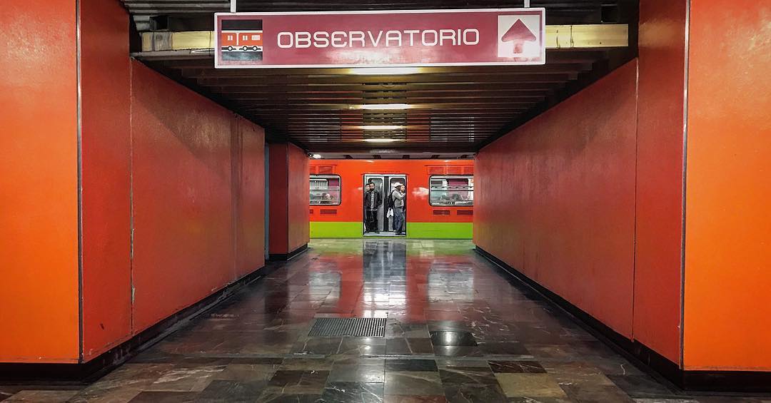 Sujeto apuñala a tres personas en Metro Juanacatlán