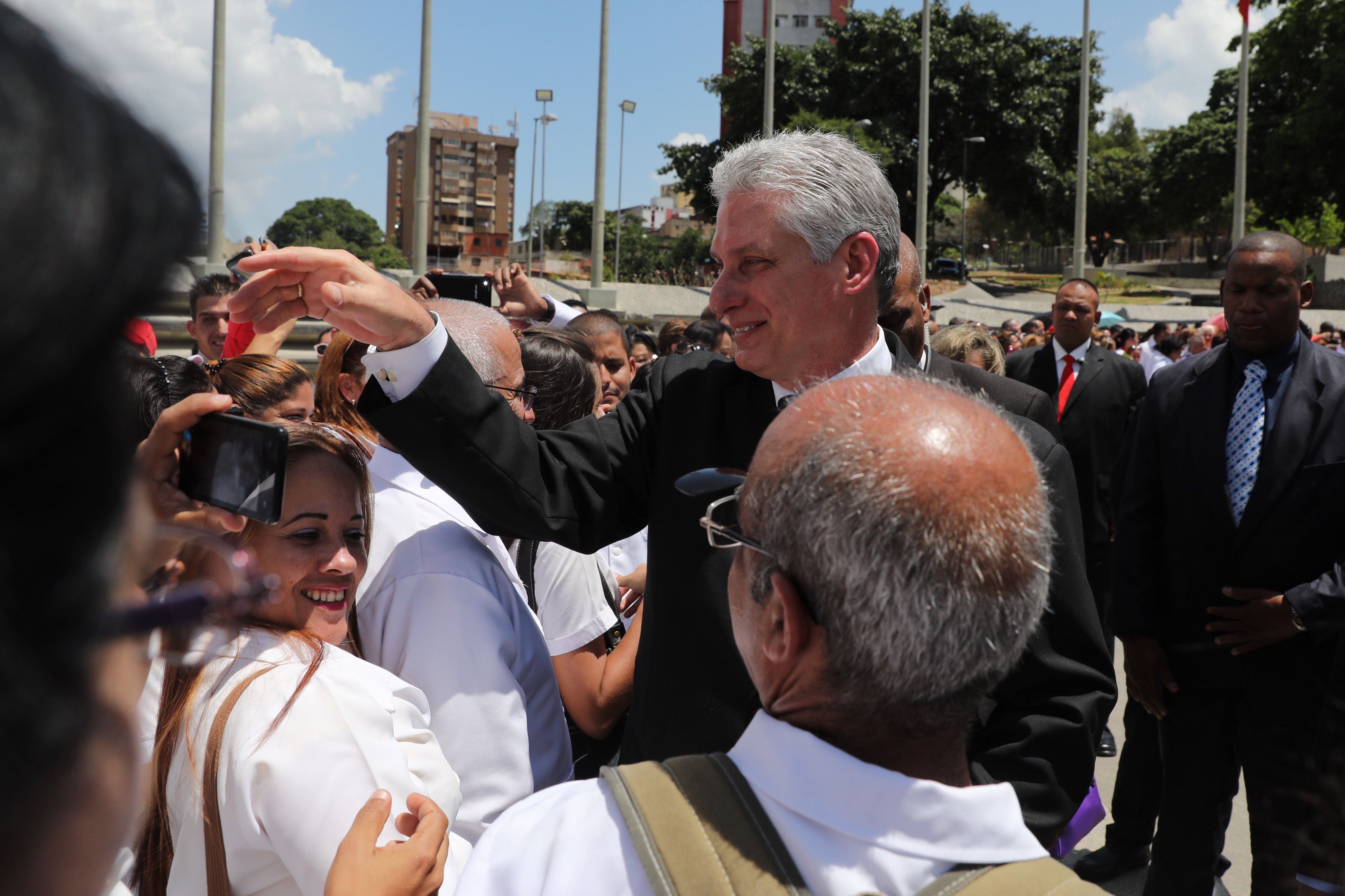 Presidente Cuba llega a Venezuela en visita oficial