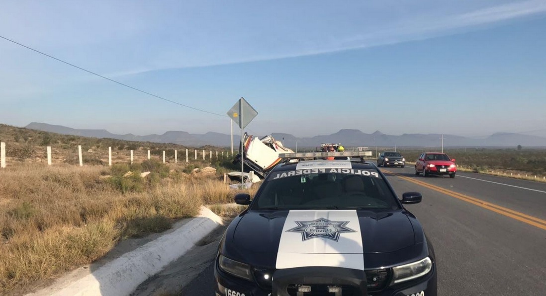 Vuelca tractocamión cargado con gas LP en Saltillo Coahuila